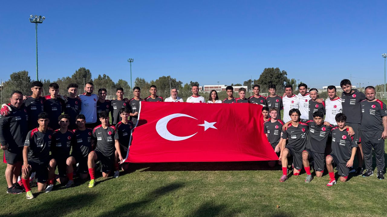 Küçük Yüreklerden Büyük Cumhuriyet Coşkusu