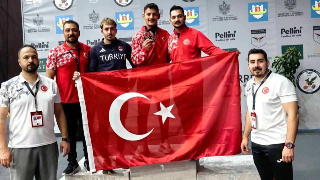 Engin Kara Avrupa Halter Şampiyonası’nda 2 bronz aldı