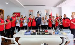 İşitme Engelliler Taekwondo Millî Takımı'ndan Bahri Tanrıkulu’na Ziyaret