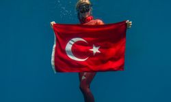 Şahika Ercümen’den 30 Ağustos’a Özel Zafer Anı Dalışı