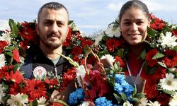 Boks şampiyonu Kethüda Trabzon’da çiçeklerle karşılandı