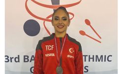 Selen Camcı’dan Kurdele Aletinde Gümüş Madalya