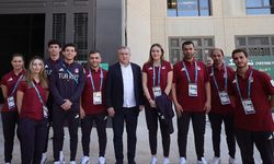 Bakan Osman Aşkın Bak’tan Milli Takıma Moral Ziyareti