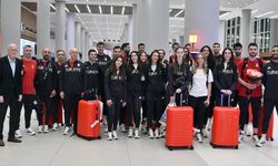 Milli voleybolcular yurda döndü
