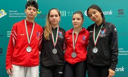 Yıldız Kadın Flöre Takımımız Budapeşte’de Gümüş Kazandı