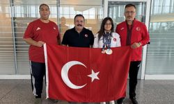 İdil Bengisu Tunçbilek Yüzmede Üç Madalyaya Ulaştı