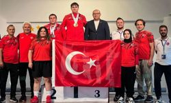 Emirhan Çetinkaya 3 Altınla Avrupa Şampiyonu Oldu