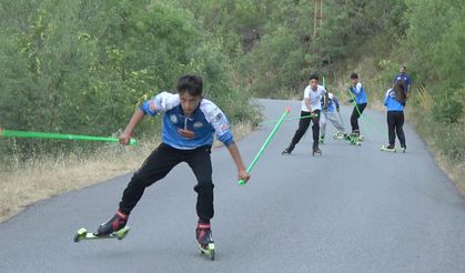 Erzincan’ın Kayaklı Koşu Takımı 40 Derecede Kışa Hazırlanıyor