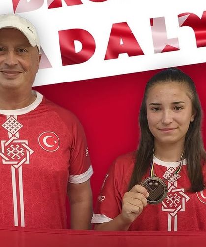 15 yaşındaki Yağmur Tosun’dan Dünya üçüncülüğü gururu