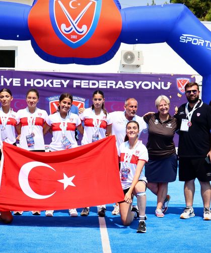 U16 Kız Hokey Milli Takımı Avrupa Üçüncüsü Oldu