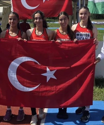 U18 Kadın Bayrak Takımı Türkiye rekoru kırdı