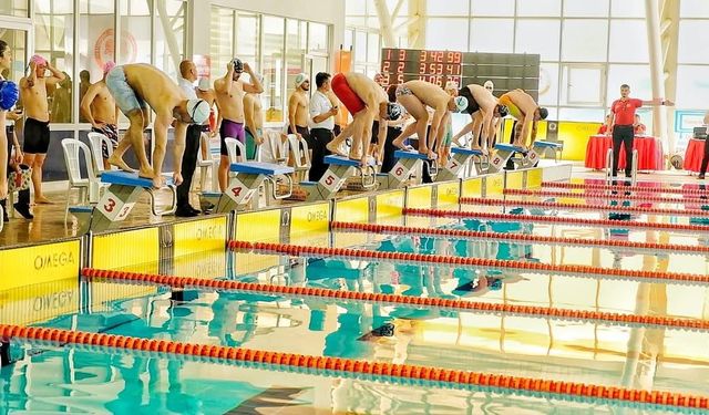 Türkiye Üniversiteler Arası Yüzme Şampiyonası Isparta’da Nefes Kesiyor