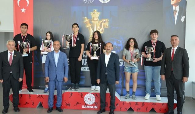 Türkiye Gençler Satranç Şampiyonası’nda Zafer Uygar Duruçay’ın