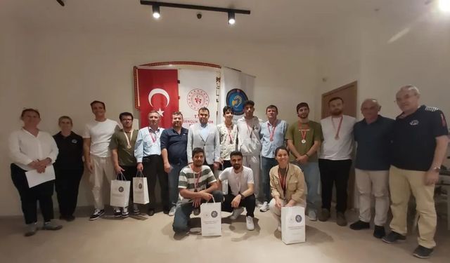 İzmir’deki Satranç Turnuvası Başarıyla Tamamlandı