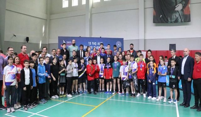 13 Yaş Altı Türkiye Badminton Şampiyonası Bursa’da Tamamlandı
