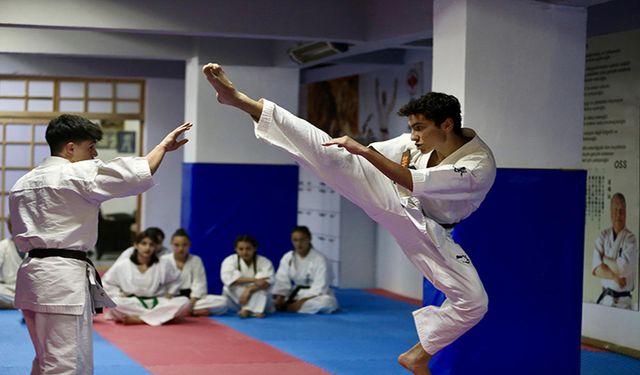 Zayıflamak İçin Başladığı Karatede 36 Yıldır Şampiyon Yetiştiriyor