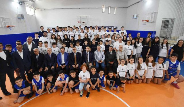 Pertevniyal Lisesi Spor Salonu Yenilenerek Hizmete Açıldı