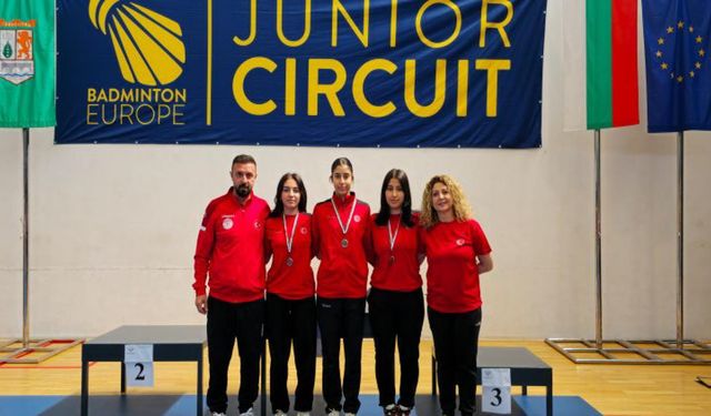Genç Badmintoncular Bulgaristan’dan Madalyayla Döndü