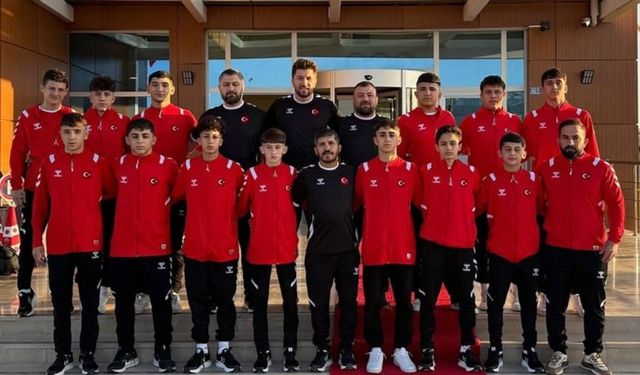 U15 Serbest Güreş Milli Takımı Avrupa yolcusu