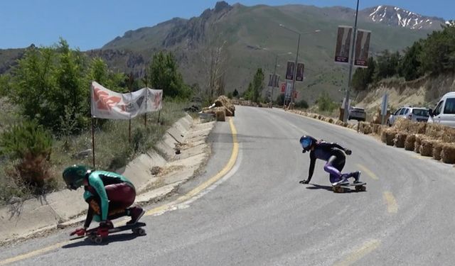 Erzincan'da Dünya Kaykay İniş Şampiyonası başladı