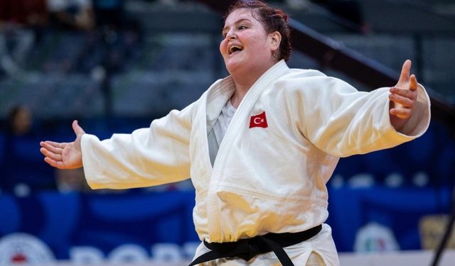 Hilal Öztürk Dünya Şampiyonası’nda Son 16’da