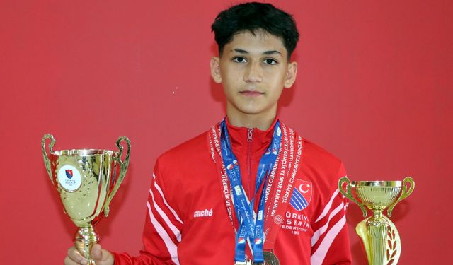 Ağaç dallarıyla başladı, milli eskrimci oldu