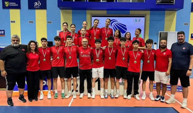 Hebar U17 Badminton Turnuvası’nda millilerden 12 madalya