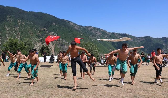 Artvin’de Karakucak Güreşleri Büyük İlgi Gördü