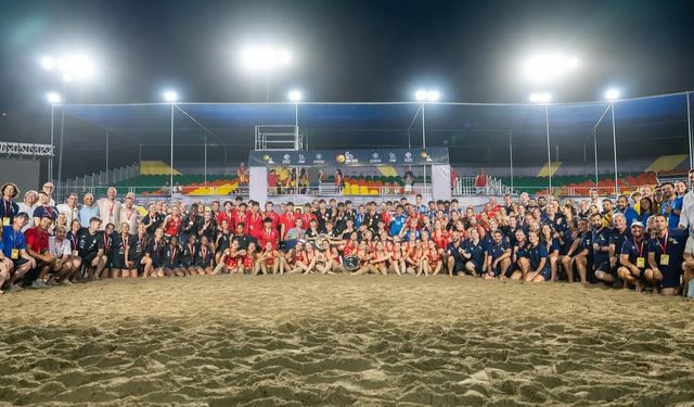 EHF YAC17 Avrupa Plaj Hentbolu’nda Madalyalar Dağıtıldı