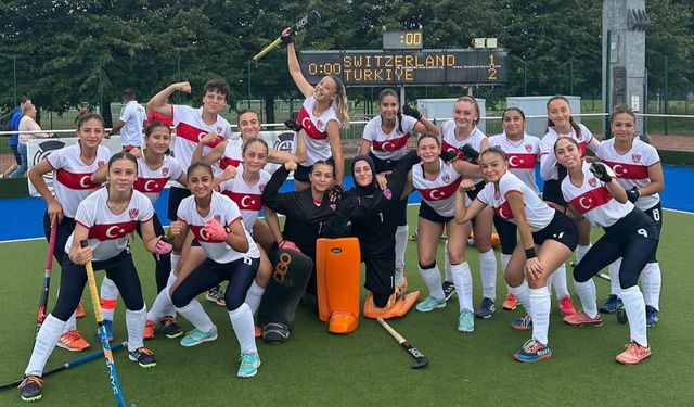 U18 Kızlar Hokey Millî Takımı’ndan İsviçre Zaferi
