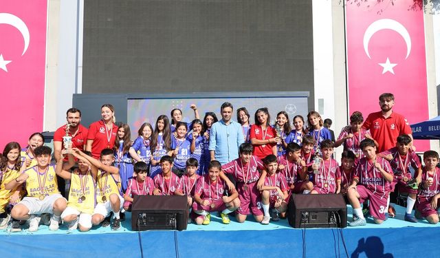 Mahallenin Yıldızları-2’de Final Coşkusu ve Ödül Sevinci