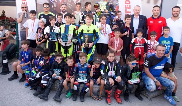 Süpermoto ve MiniGP Heyecanı Uşak’ta Zirve Yaptı