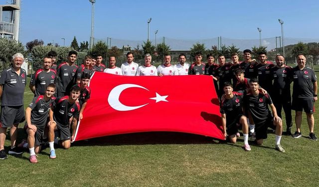 U16 ve U18 Millî Takımlarımız Zafer Bayramı’nı kutladı
