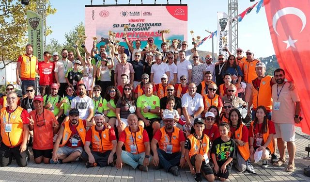 Gemlik’te Su Jeti Fırtınası: Adrenalin Dalgaları Aştı!