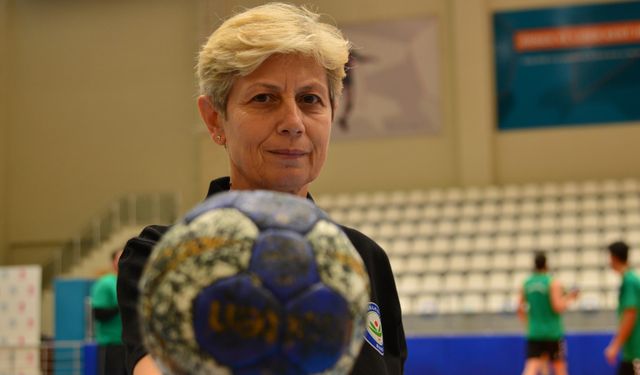 Kadın başantrenör erkek hentbol takımını şampiyon yaptı