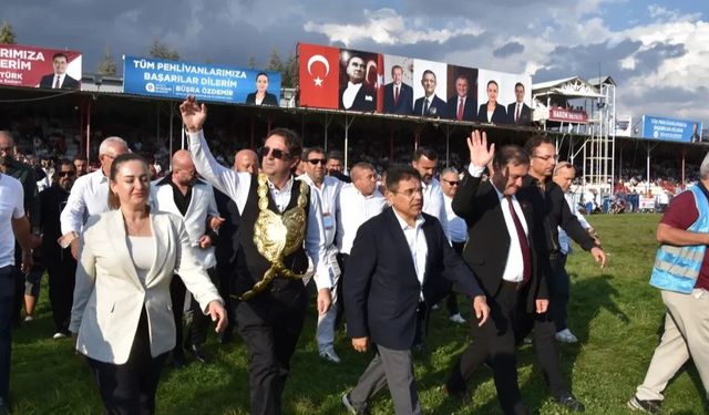 Elmalı Güreşleri’nde Başpehlivan Enes Doğan Oldu