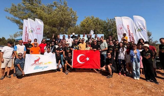 Yamaç Paraşütü Hedef Yarışması Mersin’de Nefes Kesti