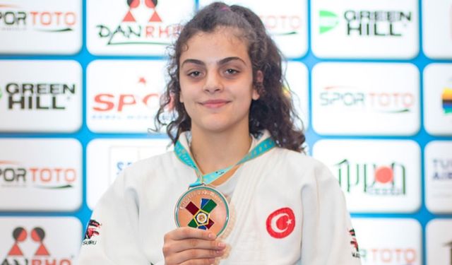 Ayten Mediha Yeksan Prag’da Gümüş Madalya Aldı