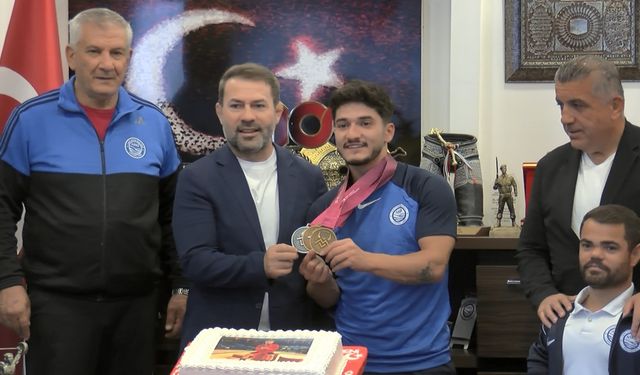 Muhammed Furkan Özbek, 15 yıl sonra dünya şampiyonu oldu