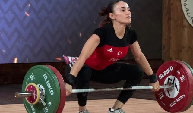 Cansel Özkan Dünya Halter Şampiyonası’nda bronz