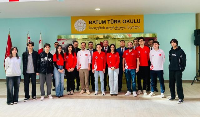 Milli Satranççılardan Batum Türk Okulu’na Anlamlı Ziyaret