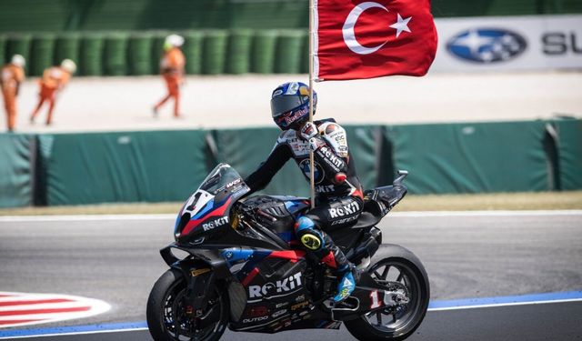 Toprak Razgatlıoğlu 3. kez dünya şampiyonu oldu