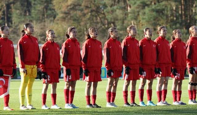 U15 Kız Millî Takımı, İngiltere Karşısında Sahaya Çıkıyor