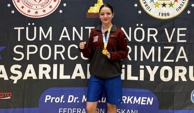 Sezen Sude Karaboğa Türkiye Boks Şampiyonu Oldu