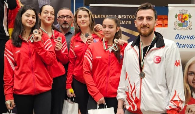 Yıldız Kadın Kılıç Takımımız Sofya’da Bronz Madalya Kazandı