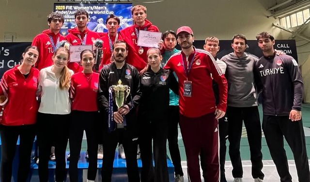 Genç Erkek Kılıç Takımımız Taşkent’te Bronz Madalya Kazandı