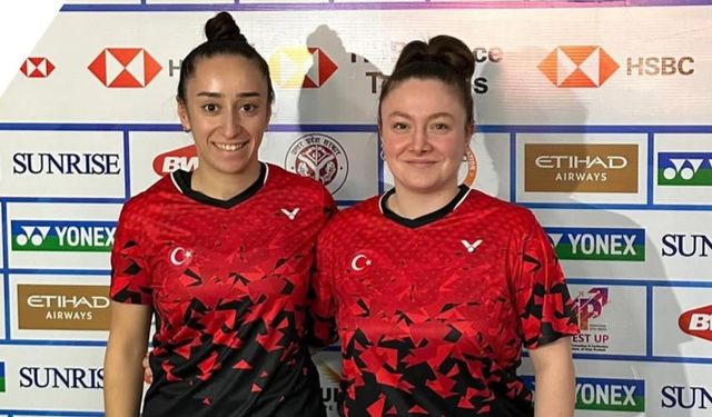 Nazlıcan İnci ve Bengisu Erçetin Hindistan’da Tur Atladı