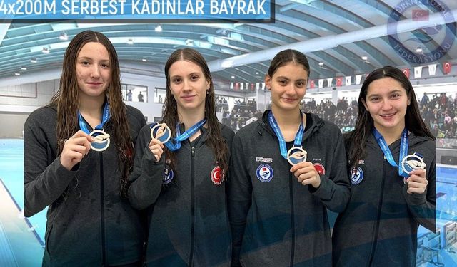 4x200m serbest kadın bayrak takımımız CECJM’de üçüncü oldu