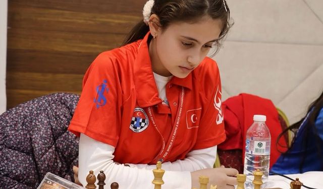 Elif Defne Özer Satrançta Dünya Şampiyonu Oldu