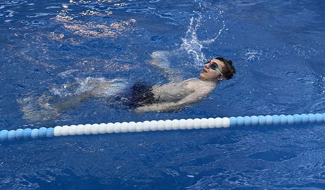 Otizmli Umut’un Kulaçları 10 Madalya Getirdi